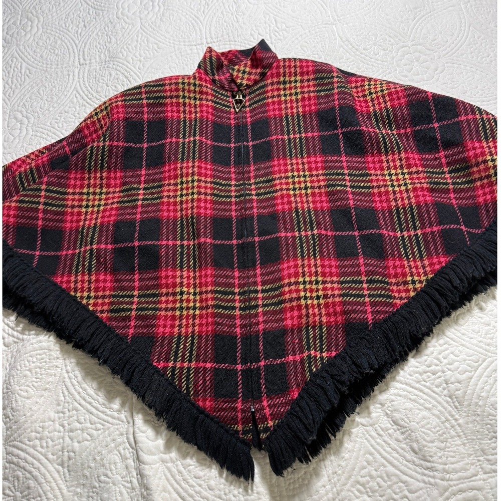 Dutchmaid Wool Plaid Poncho Women 12-14 Red Black Vintage Full Zip Fringe Cape